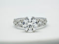 R383 – “Bubu” Round Brilliant Diamond Ring